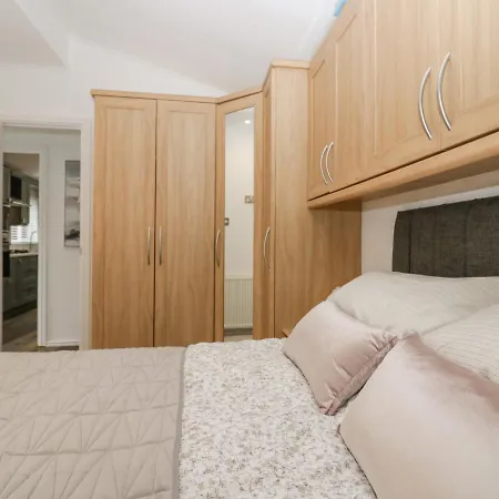 Holiday home Willows *