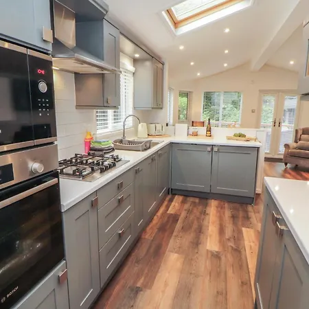 Holiday home Willows